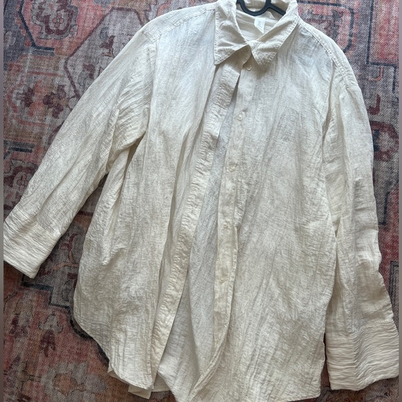 H&M crinkled flowy shirt - Picture 1 of 3